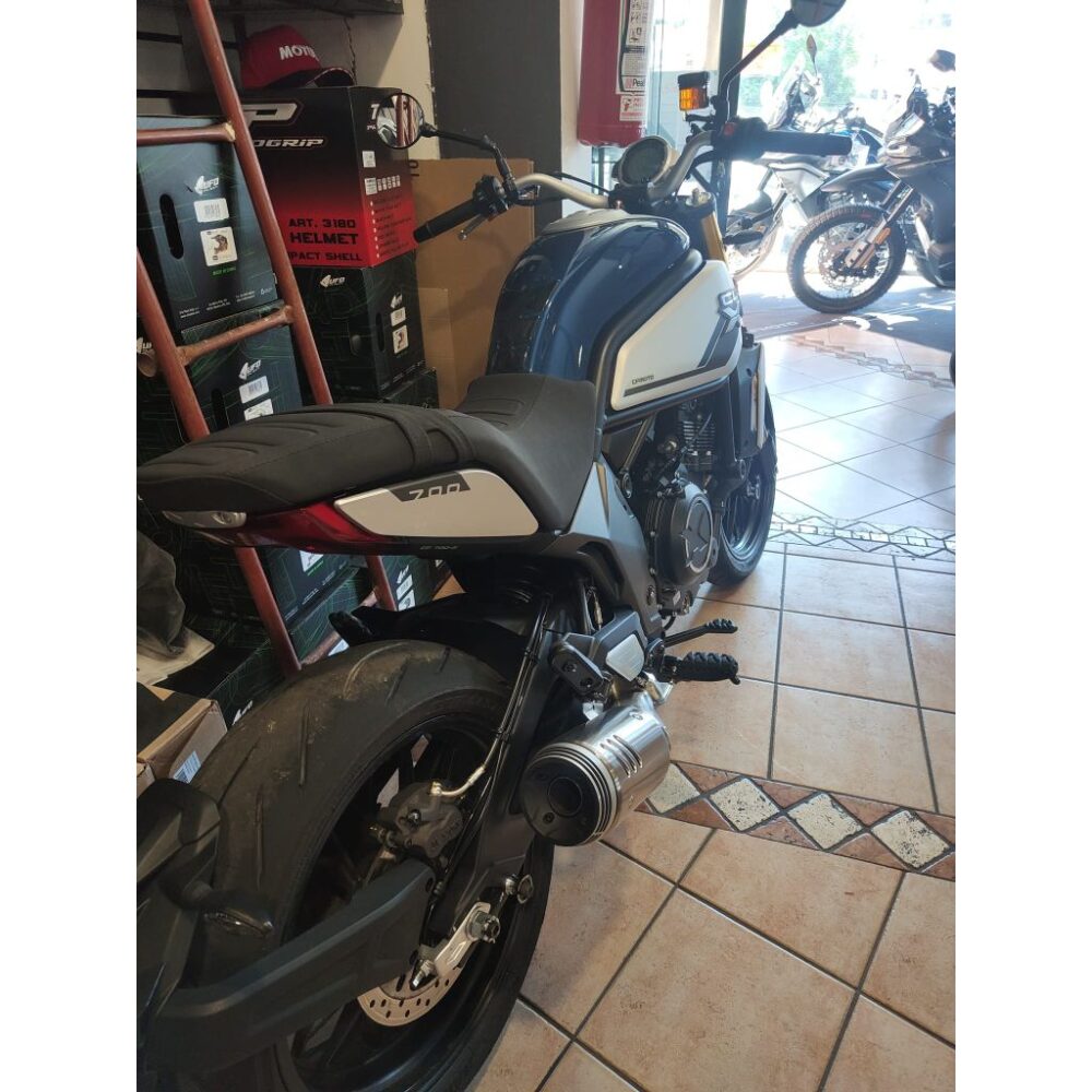 CFMOTO 700CL-X HERITAGE del 2023