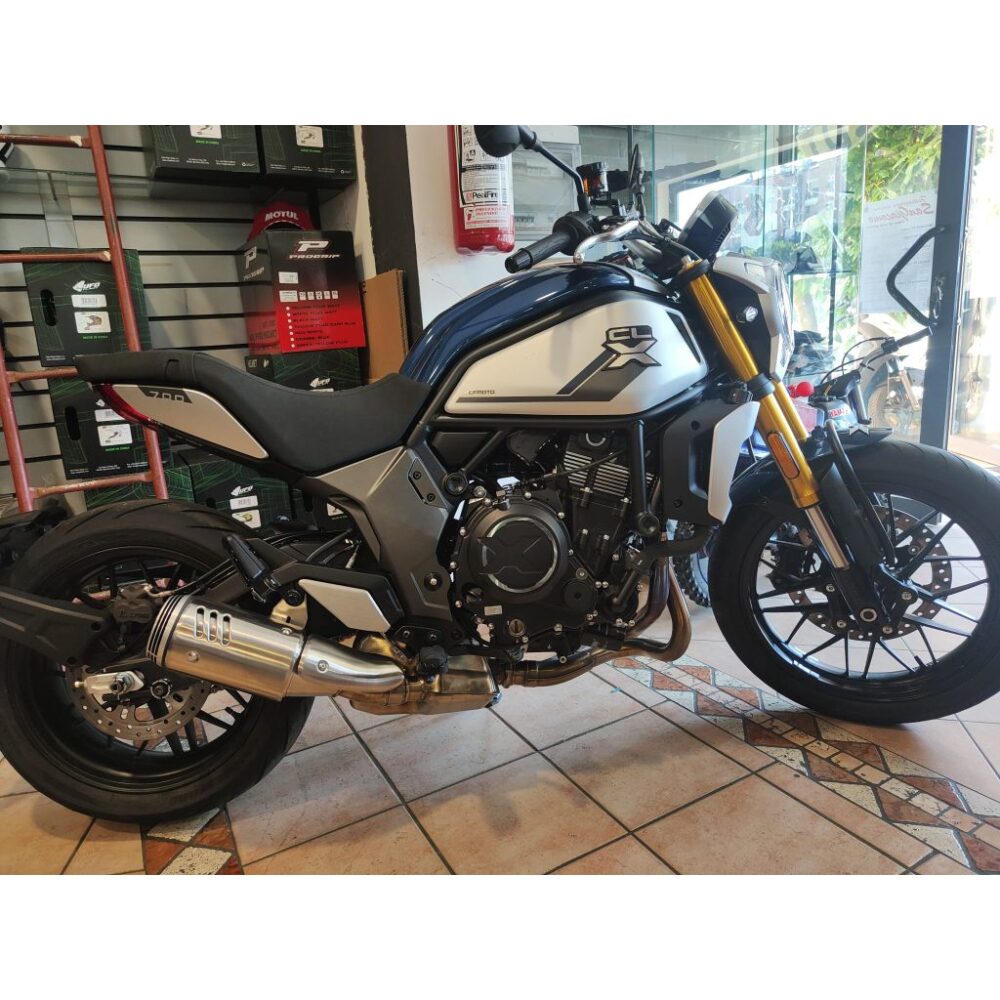 CFMOTO 700CL-X HERITAGE del 2023