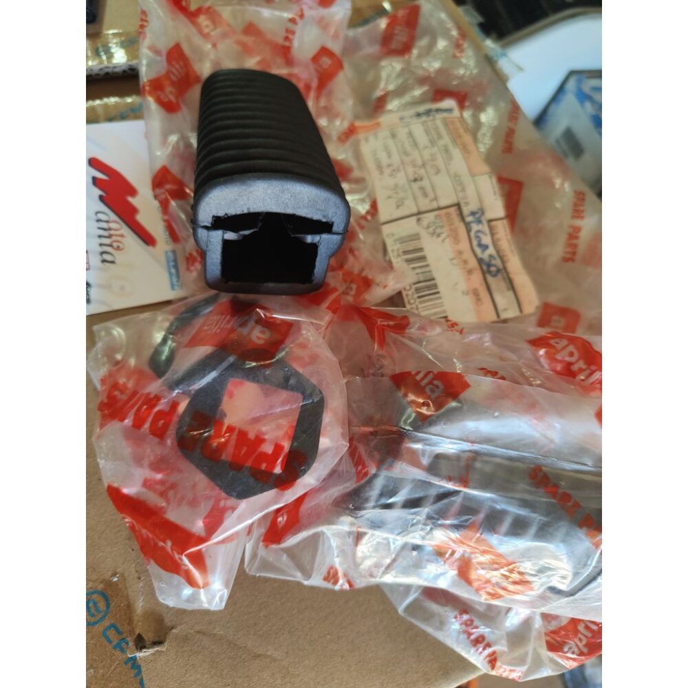 PEDANE PASSEGGERO (COPPIA) APRILIA AP8146045