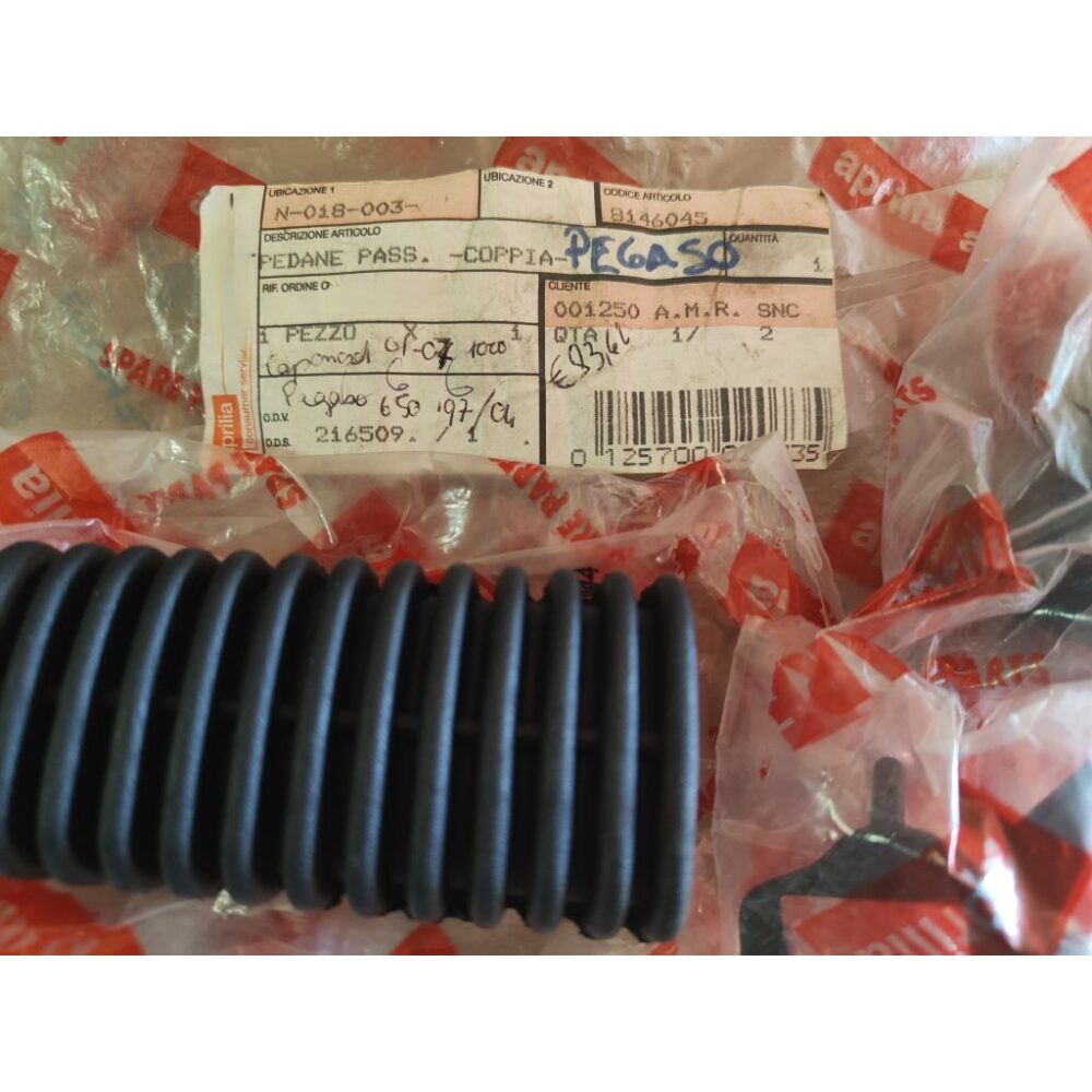 PEDANE PASSEGGERO (COPPIA) APRILIA AP8146045