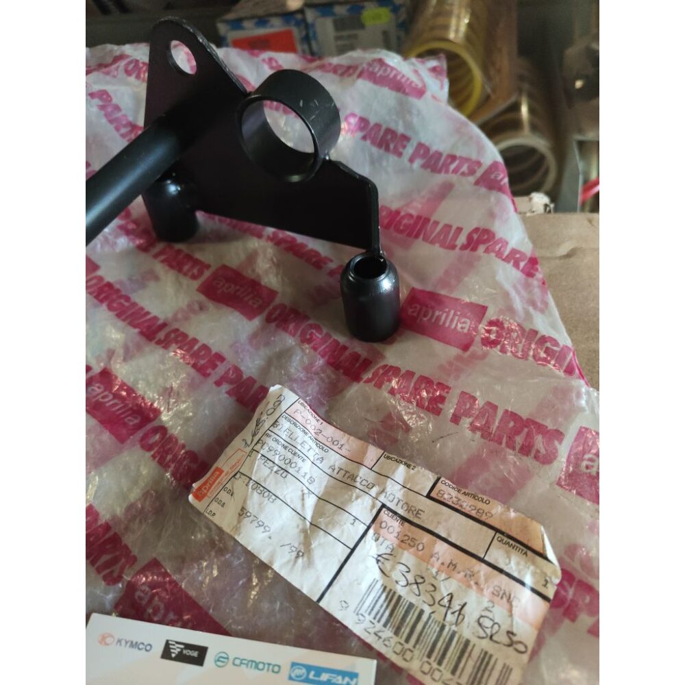 BIELLETTA ATTACCO MOTORE APRILIA SR AP8232989