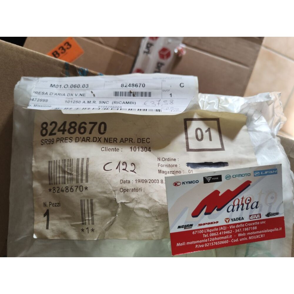 PRESA D’ARIA DESTRA NERA APRILIA SR AP8248670