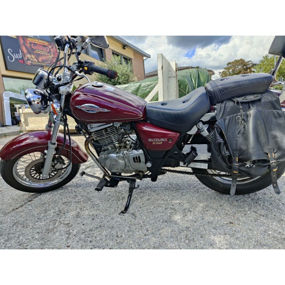 SUZUKI MARAUDER 250 DEL 1999